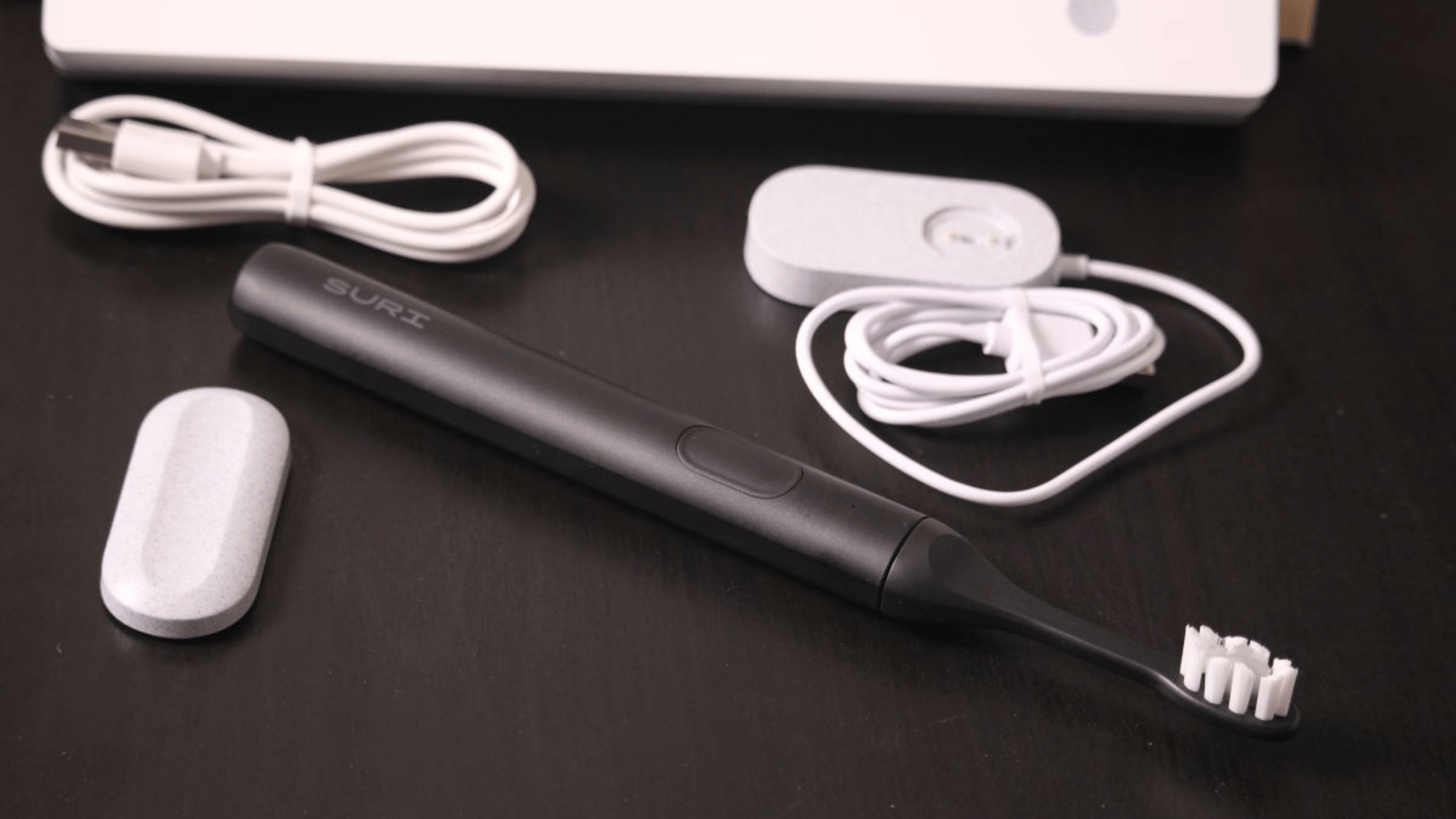 first-look-unboxing-design-details-and-aluminum-finish